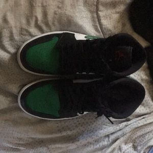 I’m want to sell these shoes for 200